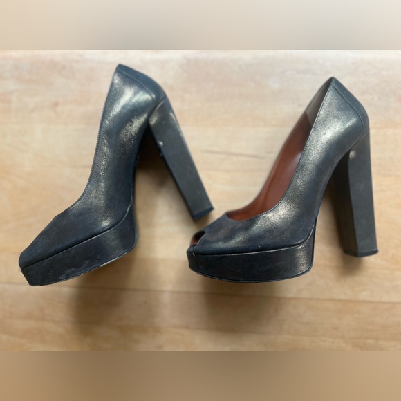 Lanvin Gold Platform Pumps - Picture 8 of 9